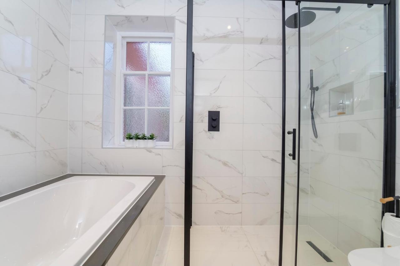 The Presidential Suite, With Free Parking! York Exterior photo